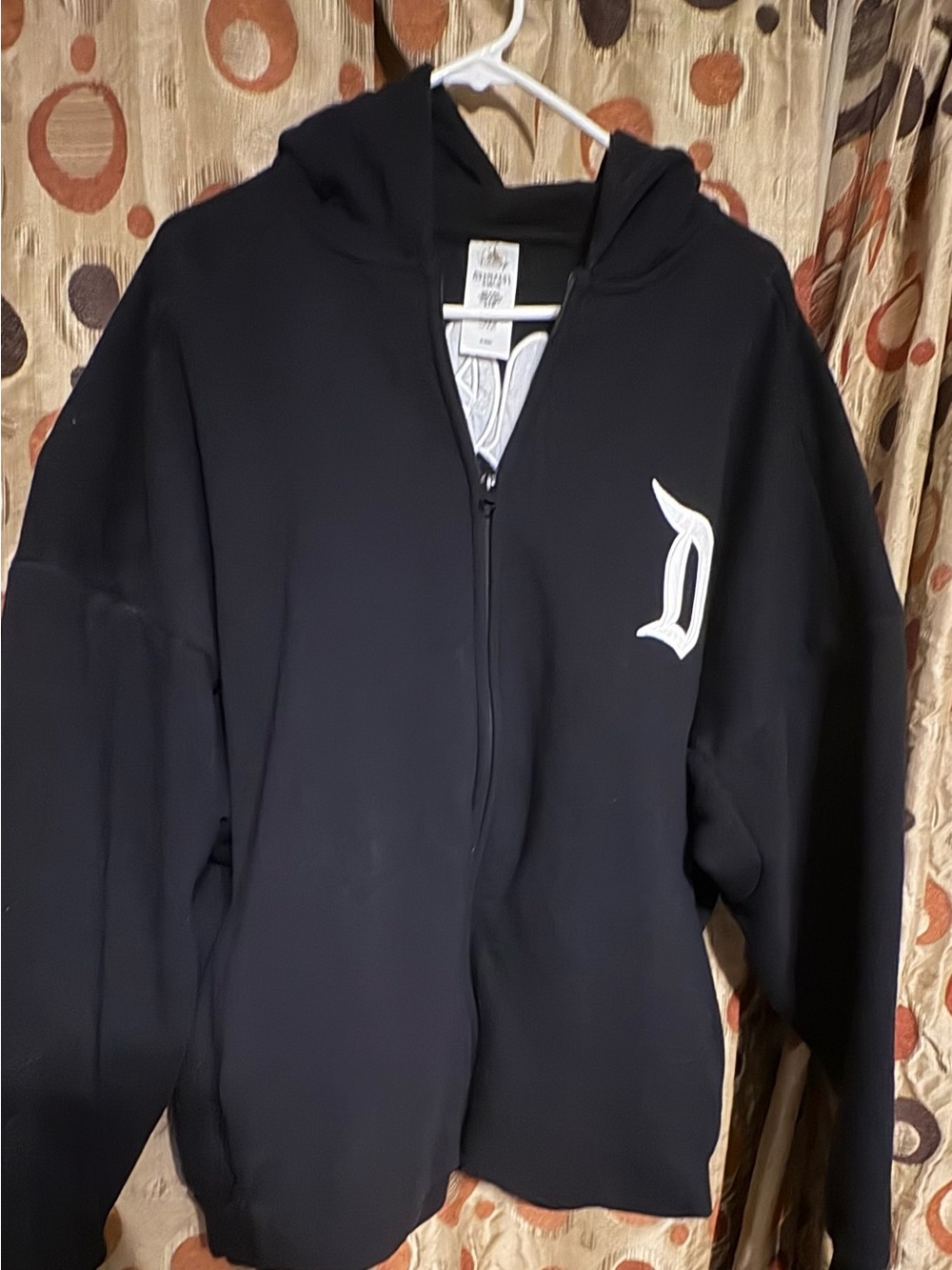 authentic Disneyland Resort logo zip-up hoodie. Size XL